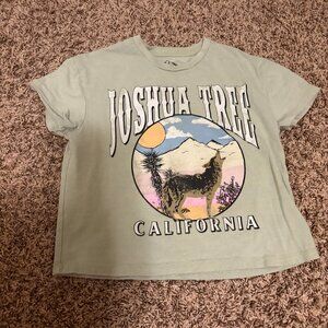 Joshua Tree California Crop Top Girl Medium 8 Art Class Light Green Wolf Graphic